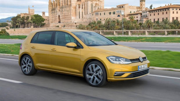 2017 Volkswagen Golf 7.5 Highline Hatch – Chasing Cars