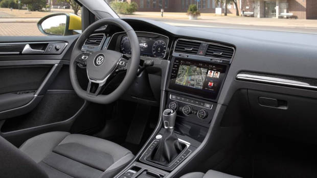 2017 Volkswagen Golf Dashboard – Chasing Cars