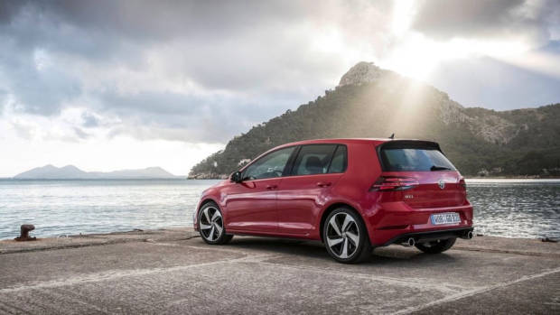 2017 Volkswagen Golf GTI 5 door – Chasing Cars