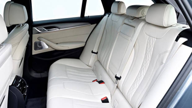 2017 BMW 5 Series Touring Back Seat Space Australia – Chasing Cars