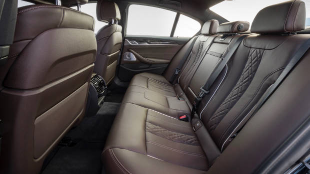 2017 BMW 530e Hybrid Back Seat Space – Chasing Cars