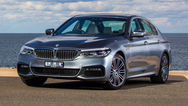 2017 BMW 530e Hybrid Front End – Chasing Cars