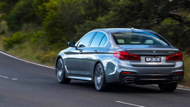2017 BMW 530e Hybrid Rear End Driving – Chasing Cars