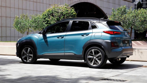 2017 Hyundai Kona blue side