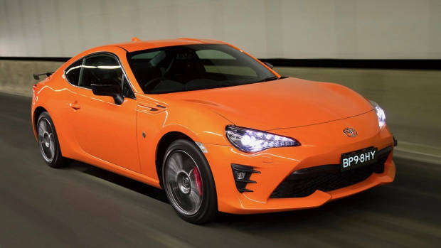 2017 Toyota 86 Limited Edition orange front motion tunnel