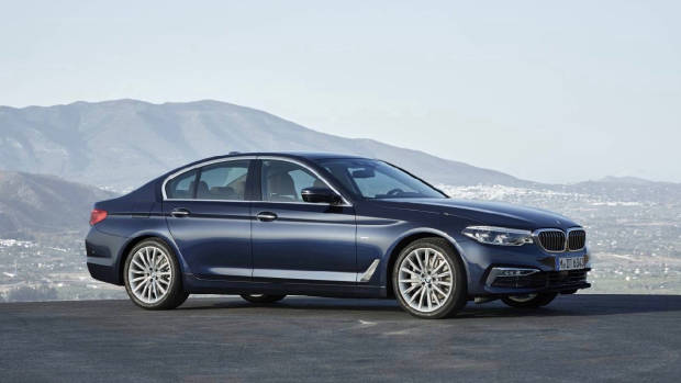 2017 BMW 520i blue front