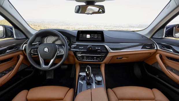 2017 BMW 520i interior
