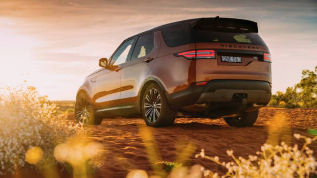 2017 Land Rover Discovery First Edition Namib Orange Rear End – Chasing Cars