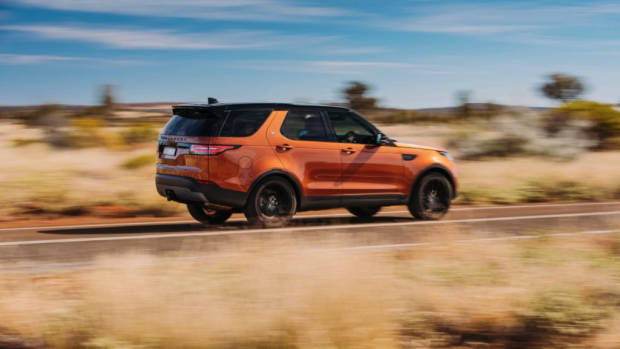 2017 Land Rover Discovery First Edition Namib Orange Side Profile – Chasing Cars
