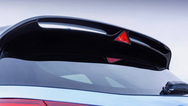 2018 Hyundai i30 N triangular brake light – Chasing Cars