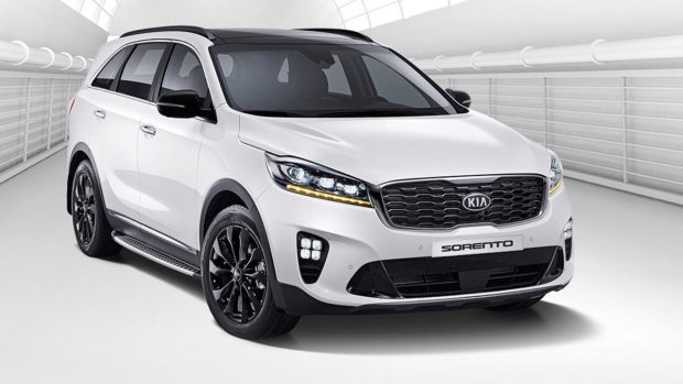 2018 Kia Sorento white front header