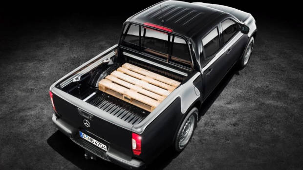 2018 Mercedes-Benz X-Class black rear tray