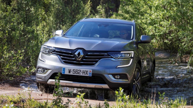 2017 Renault Koleos grey front