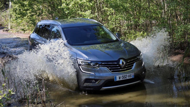 2017 Renault Koleos grey off road
