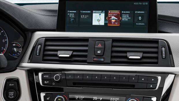 2018 BMW 3 Series interior iDrive 6