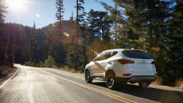 2018 Hyundai Santa Fe white rear