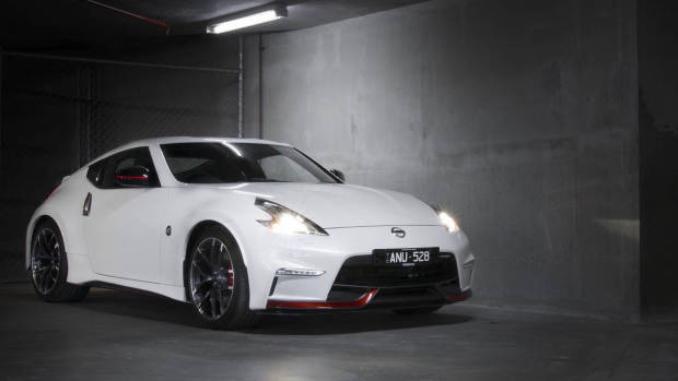 2018 Nissan 370Z Nismo white front