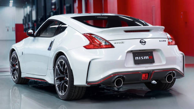 2018 Nissan 370Z Nismo white rear
