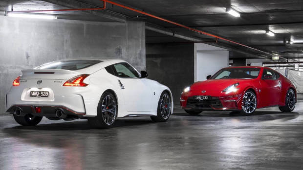 2018 Nissan 370Z Nismo white + red