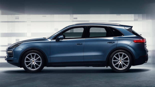 2018 Porsche Cayenne blue side