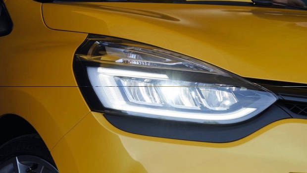 2018 Renault Clio R.S. yellow front foglamps
