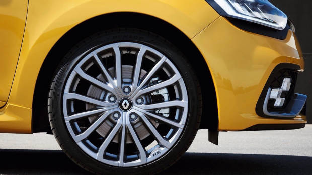 2018 Renault Clio R.S. yellow front wheel