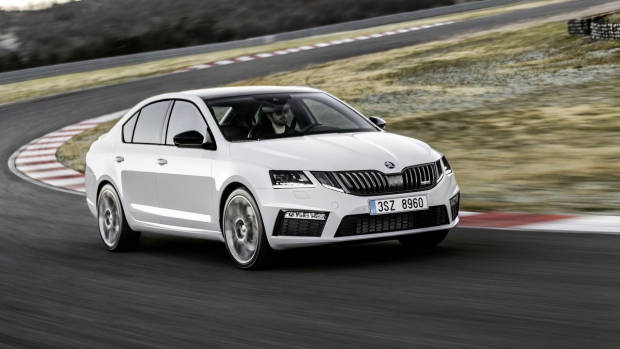 2018 Skoda Octavia RS white sedan front