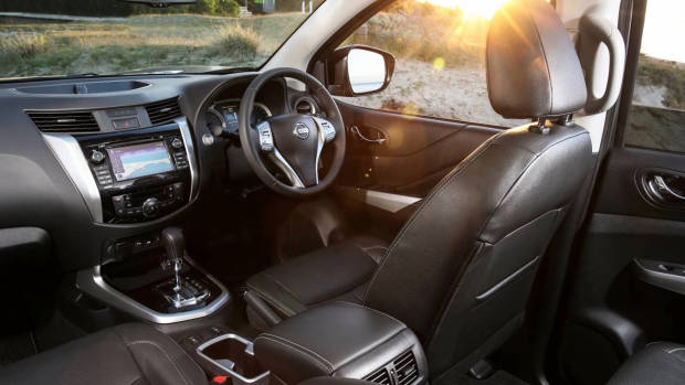 Nissan Navara N-Sport Black Edition cabin