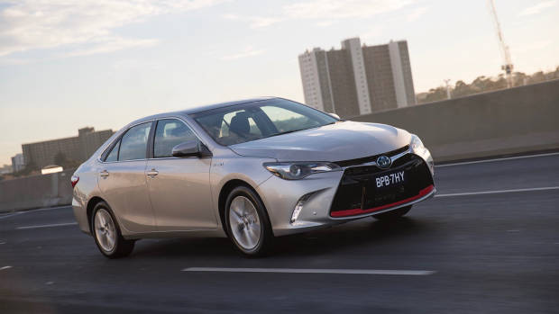 2017 Toyota Camry Commemorative Edition silver front moving