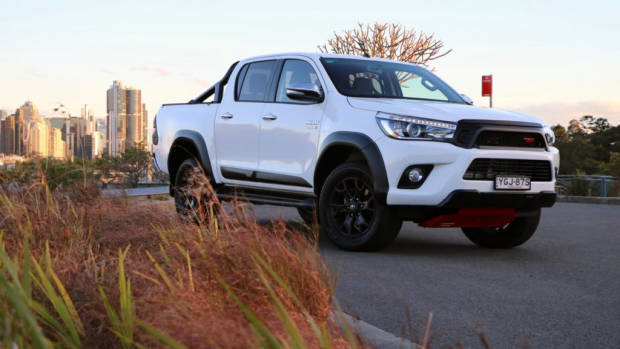 2017 Toyota HiLux TRD Crystal Pearl Front End