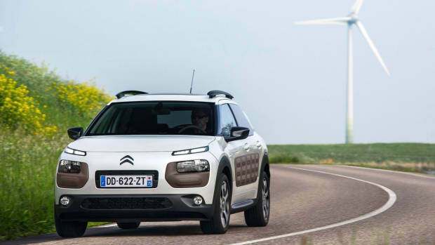 2018 Citroen C4 Cactus white front moving