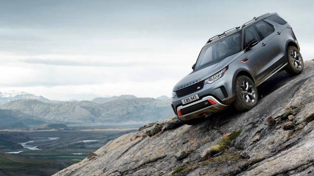 2018 Land Rover Discovery SVX front off-road