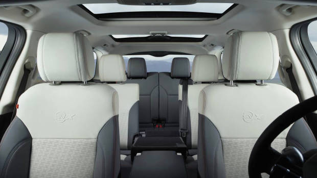 2018 Land Rover Discovery SVX interior trim