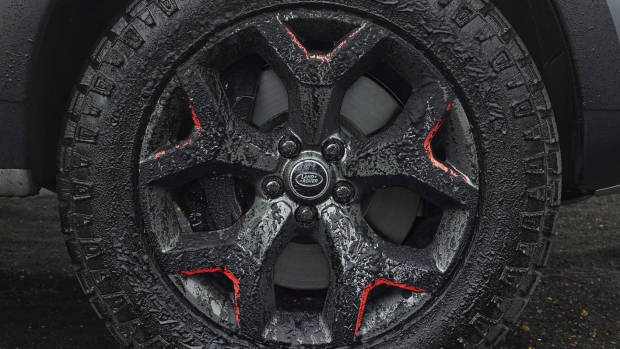 2018 Land Rover Discovery SVX wheel