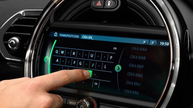 2018 MINI JCW Clubman infotainment