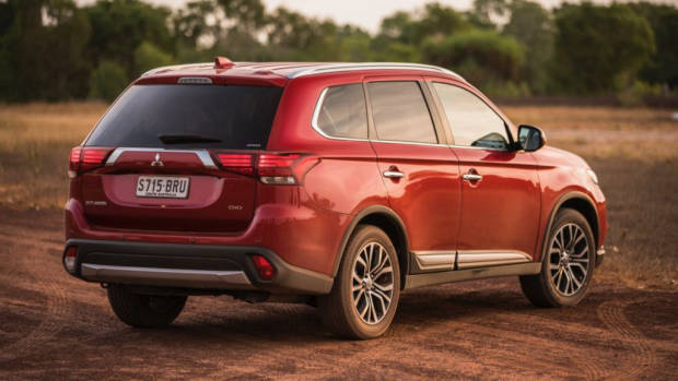 2017 Mitsubishi Outlander Diesel Red Rear End