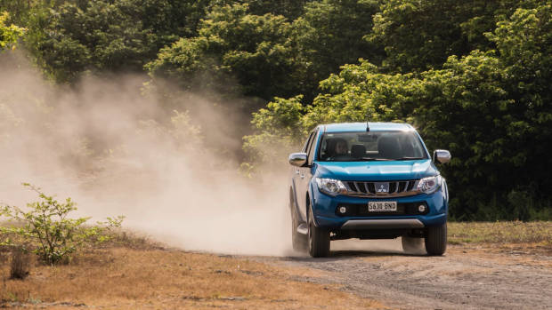 2017 Mitsubishi Triton Exceed Impulse Blue Front End