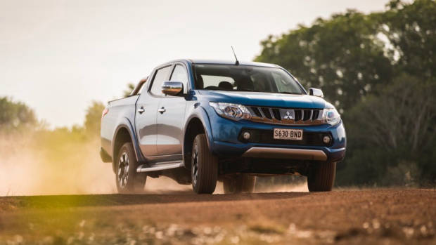 2017 Mitsubishi Triton Exceed Impulse Blue Front End