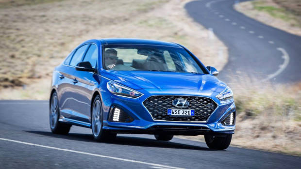 2018 Hyundai Sonata Premium front 3/4 driving