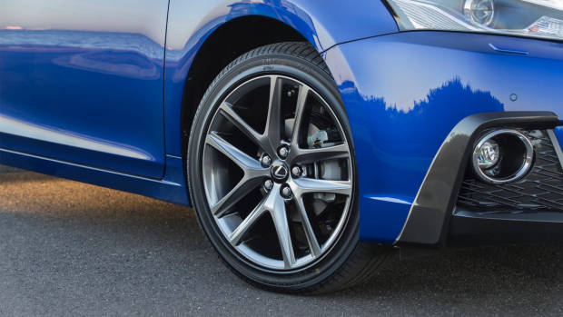 2018 Lexus CT blue wheel