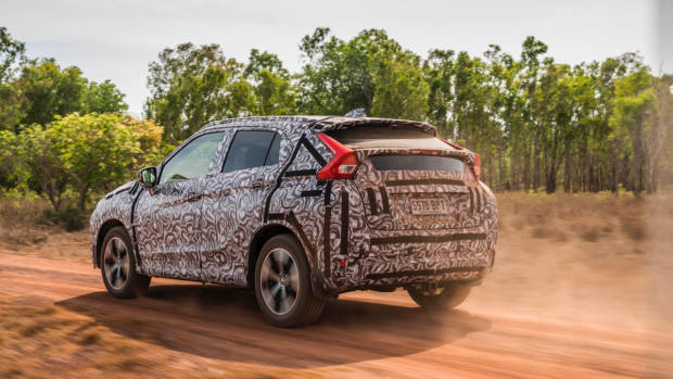 2018 Mitsubishi Eclipse Cross preview rear side