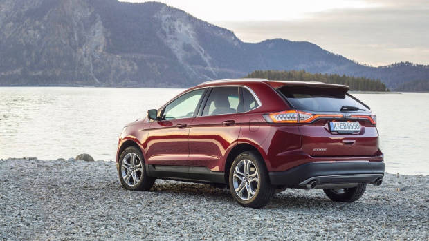 2018 Ford Edge Titanium rear