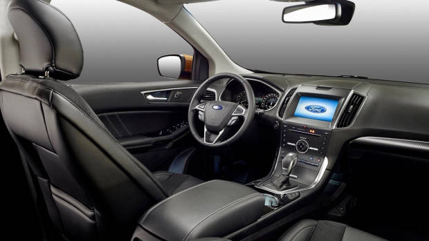 2018 Ford Edge interior