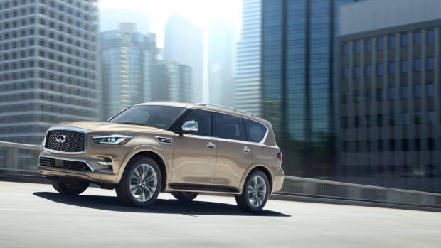 2018 Infiniti QX80 champagne front motion