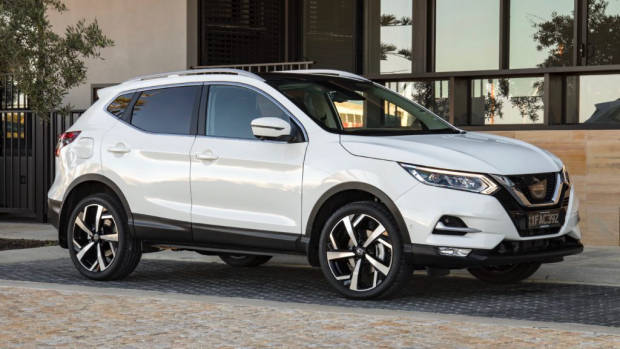 2018 Nissan Qashqai N-Tec white front side