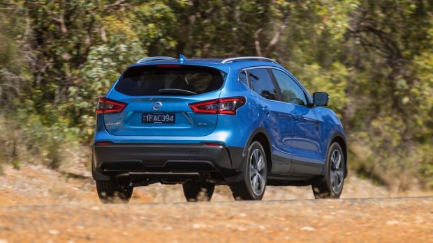 2018 Nissan Qashqai ST-L Vivid Blue Driving Rear