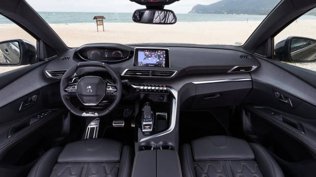 2018 Peugeot 5008 interior