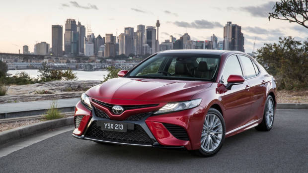 2018 Toyota Camry SL V6 Red Front End