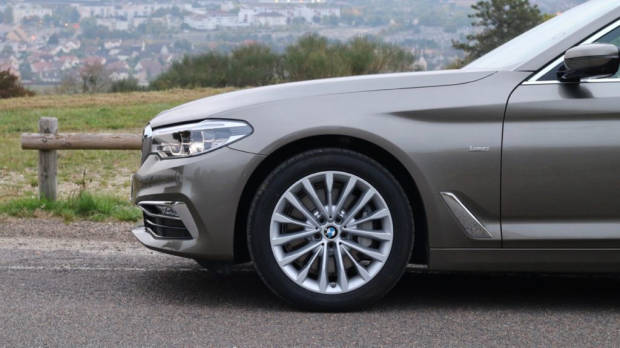 BMW 5 Series Touring 18-inch wheels