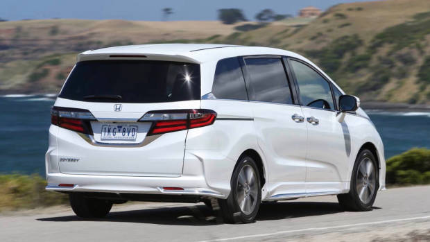 2018 Honda Odyssey VTi-L white rear